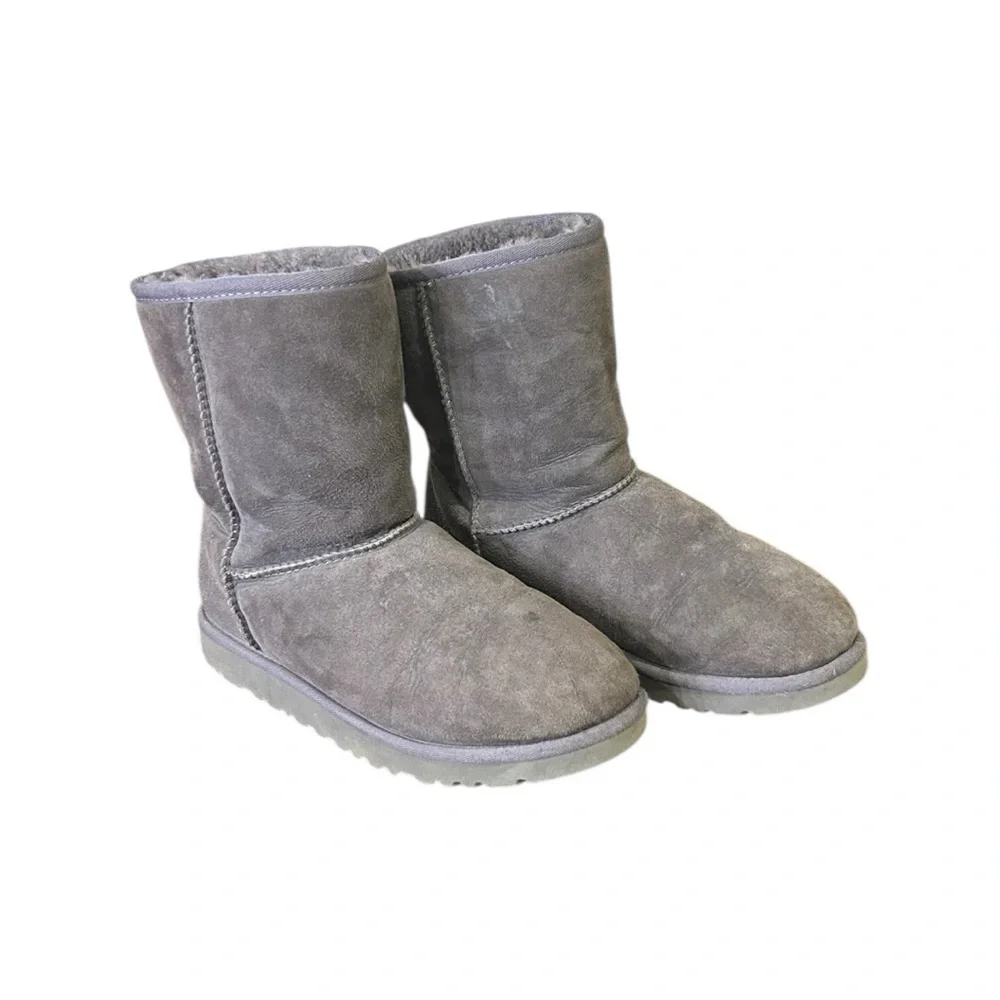 UGG Women’s Classic Short Grey Suede Boots 5251 Size 6